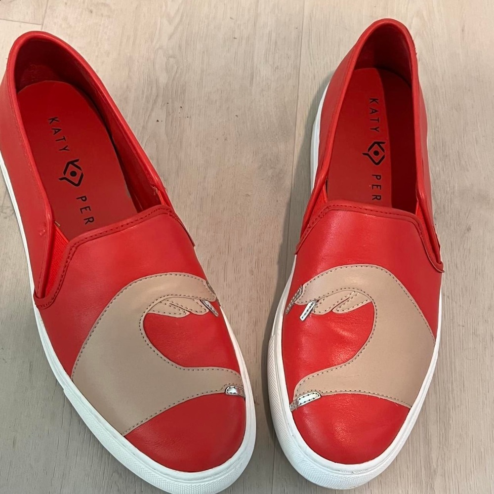 Katy Perry red leather hand heart slip-on sneakers ❤️ size 9 slip on